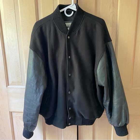 Burke’s Bay Wool and Leather Classic Varsity Jacket. Medium - Picture 12 of 12